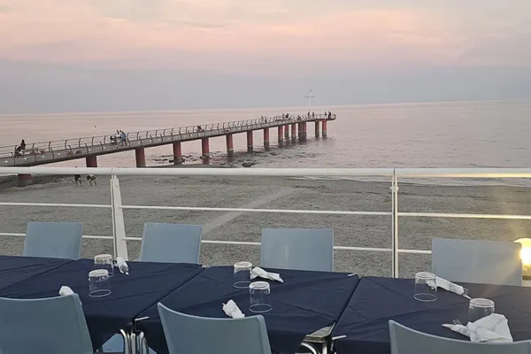 terrazza-del-ristorante-sul-mare bagni-pirata-ceriale